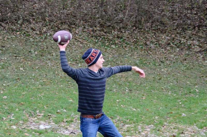 ThanksgivingNov2013-9216.jpg - Playing catch in the back yard, Thanksgiving 2013