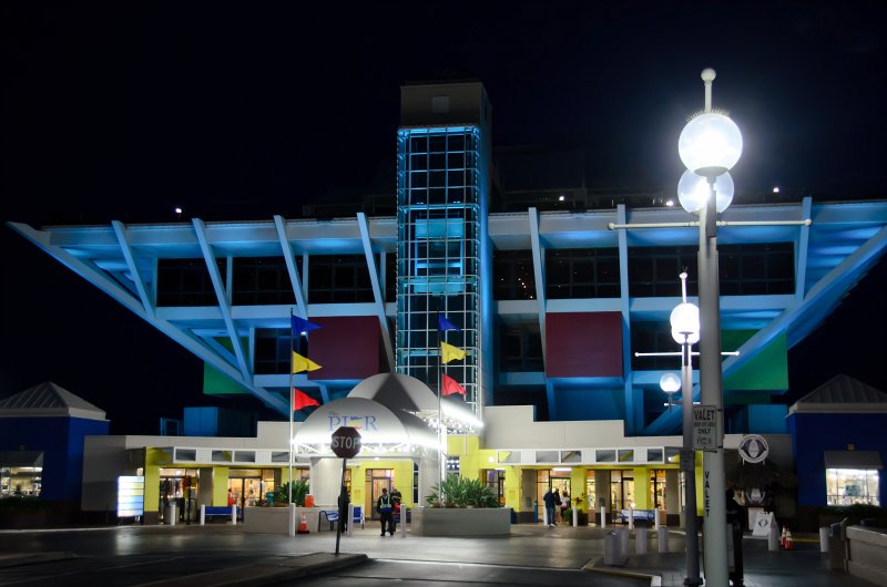 StPetersburg012113-5238.jpg - The Pier on St. Petersburg's Waterfront Walk