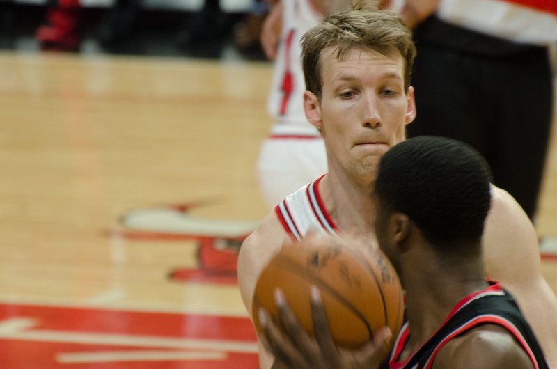 BullsVsPortland032814-0844-3.jpg - Mike Dunleavy guarding Wesley Matthews. Bulls vs Portland Trailblazers, United Center 3/28/14