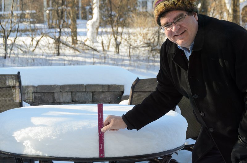 NewYearsSnowStorm2014-9977.jpg - 7.5in of snow on the patio. Day after the New Years snow storm of 2014