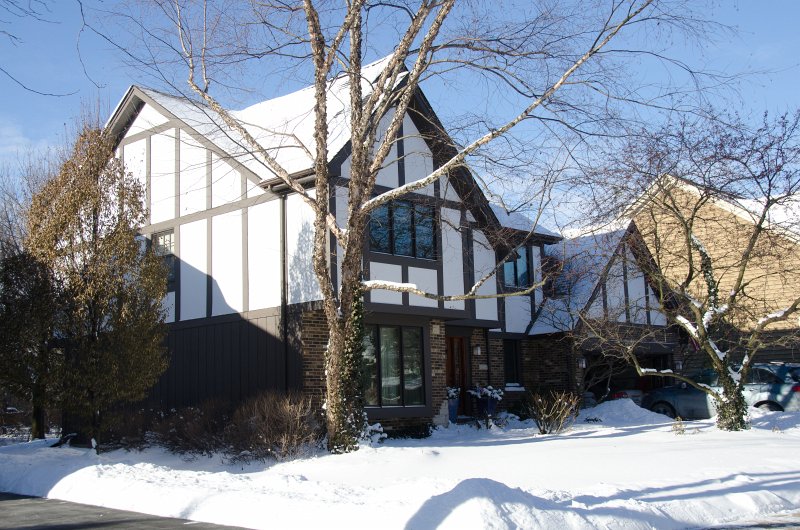 NewYearsSnowStorm2014-9981.jpg - Front of house. Day after the New Years snow storm of 2014